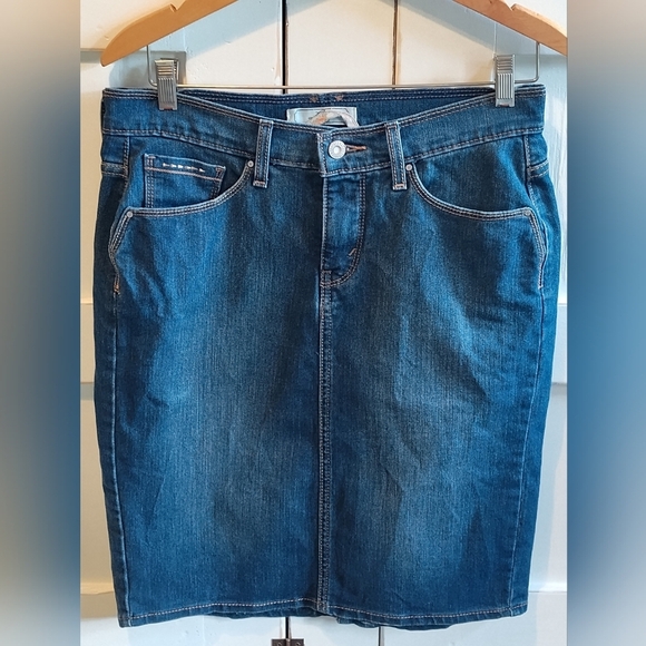 Levi's Women's Blue Denim Western Cowgirl Midi Pencil Jean Skirt | Size 6 - Picture 1 of 8